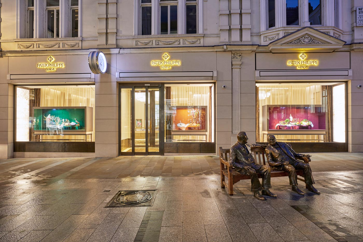 AW2-Patek-Philippe-Salons-London-United-Kingdon-Exterior-view-at-night